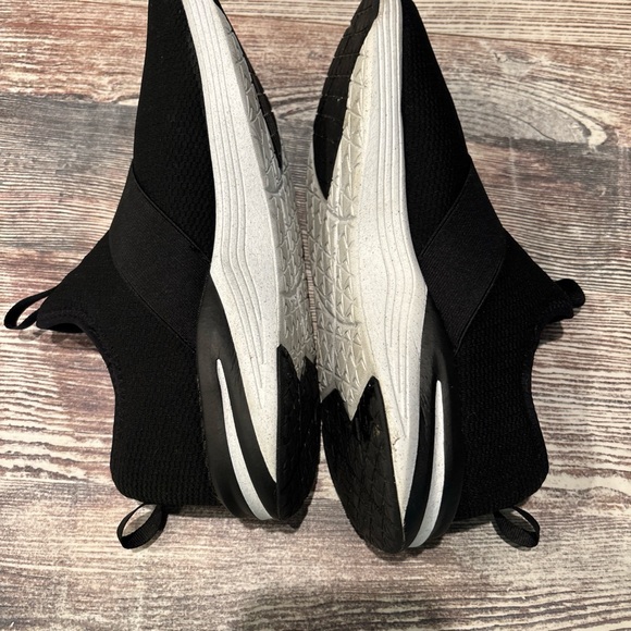 Puma Better Foam slip on shoes. Black with whitete. Women’s Sz 10 - Picture 7 of 7